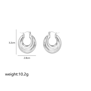Macro shot showing wavy chunky hoop earrings dimensions: 3.2cm height and 2.8cm width