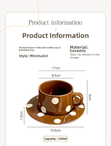 Détail d'un ensemble tasse à café et soucoupe en céramique marron à pois blancs, 250ml