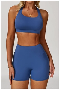 Set reggiseno sportivo blu scuro ad alto impatto e pantaloncini a vita alta per il fitness