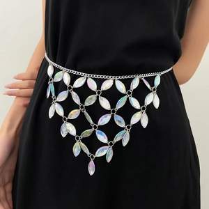 Chaîne de taille bohème argentée avec pierres irisées en maille à franges chic