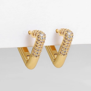 18K gold triangular heart earrings with clear zircon micro-inlay on white background