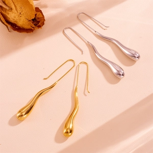 Polished gold and silver drop earrings with a modern fluid geometric waterdrop design