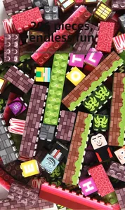 Vue détaillée de 206 blocs de construction colorés avec lettres et motifs variés