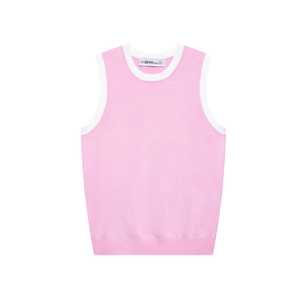 Débardeur en maille rose avec bordure contrastée blanche et col rond, style épuré