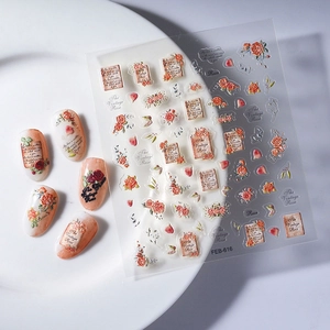 Vue détaillée des autocollants pour ongles 5D embossés avec roses vintage et lettres