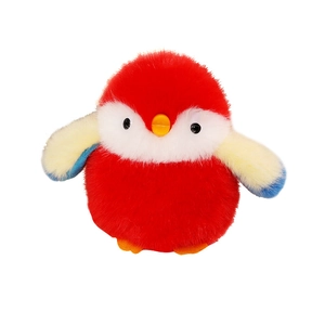 Porte-clés oiseau rouge en peluche douce avec ailes colorées sur fond blanc minimaliste