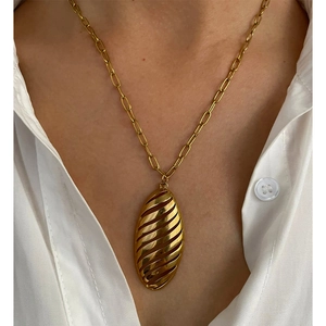 Butterfly Flower Leaf Pendant Necklace 316L Stainless Steel 18K Gold Plated Exaggerated Metallic Jewelry For Women