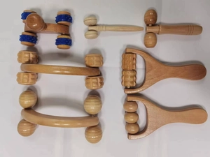 Detailliertes Set aus sechs verschiedenen Holz-Massagegeräten für die Körpertherapie