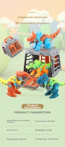 Vista dettagliata del set da 6 pezzi di dinosauri fai-da-te con T-Rex e Triceratopo
