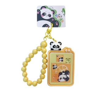 Portachiavi puzzle panda con cinturino di perline gialle e simpatico ciondolo 3D