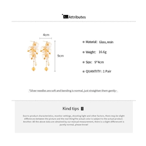 Infographic showing long floral tassel earrings size 9x4cm and weight 16.6g in glass resin