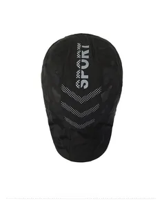 Vue de dessus de la casquette cycliste en mesh respirant noir avec logo et damier