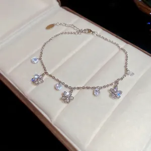 Bracelet de cheville papillon en argent avec zircons brillants dans un écrin cadeau