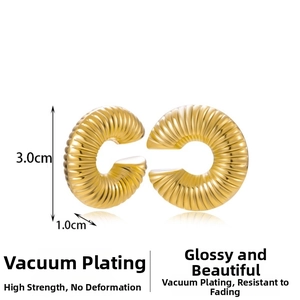 Detailed view of gold C-shaped threaded hoop earrings with 3.0cm height and 1.0cm thickness