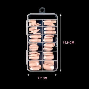 Franse manicure ballerina nagels set in roze met witte tips en opbergdoosje