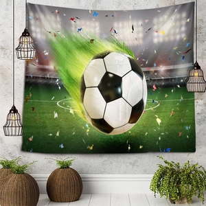 Détail d'une tapisserie murale de football montrant un ballon dynamique dans un stade