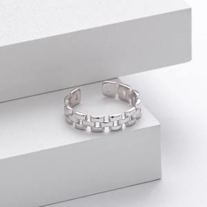 Vintage S925 sterling silver chain ring with adjustable band and polished metal finish