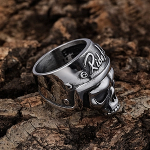 Silver skull motorcycle helmet ring in stainless steel with Ride engraving on wood