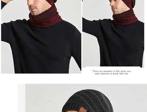 Gros plan sur la texture en tricot chiné et l'étiquette en cuir du bonnet et de l'écharpe