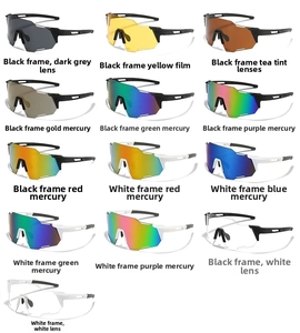 Vue détaillée de 13 variantes de couleurs pour ces lunettes de cyclisme avec protection UV