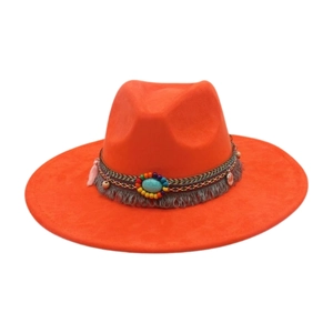 Cappello fedora arancione con fascia etnica di perline e dettaglio in pietra turchese