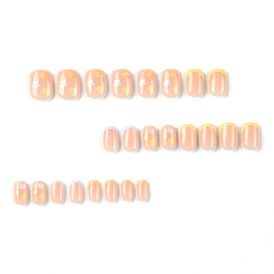 Faux ongles courts carrés avec pointes françaises jaunes et motifs floraux sur 24 pièces