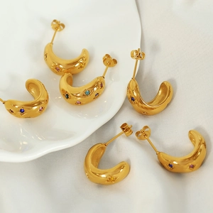 Luxury Titanium Steel Colorful Rhinestone C-Shaped Stud Earrings For Women Retro Gold Plated Star Inset Chunky Hoop Earrings Jewelry