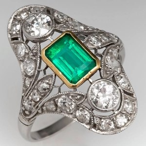 Vintage court style ring with emerald cut green zircon and lace hollow pattern