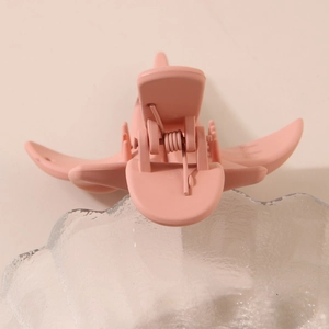 Pince à cheveux fleur rose mat avec design à ressort pour coiffure élégante