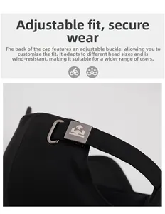 Détail de la boucle métallique réglable sur casquette de baseball noire en coton sergé