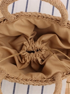Summer paper braid straw handbag with beige drawstring lining for casual beach vacation