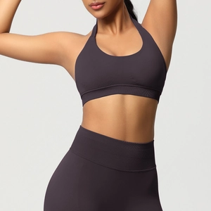 Détail de brassière de sport dos nu prune sans couture avec leggings de fitness taille haute