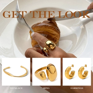 Minimalistisches 18K vergoldetes Edelstahl-Schmuckset inklusive Ring und Creolen