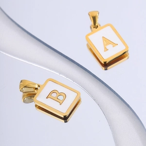 Titanium staal schelp vierkante letter hanger DIY sieraden accessoire, verguld charm.