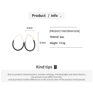 Detailed product size chart showing large black and gold oval hoop earrings dimensions