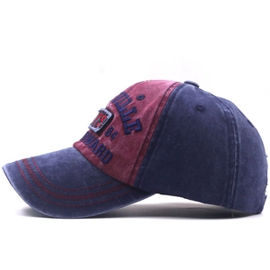 Détail d'une casquette vintage délavée avec broderie 3D et surpiqûres rouges contrastées