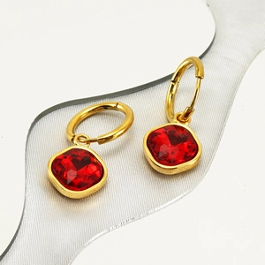 Boucles d'oreilles créoles en acier titane vintage avec zircons rouges carrés