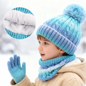 Winterset bestehend aus Farbverlauf-Strickmütze mit Bommel, Schal und Handschuhen mit Fleece