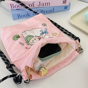 Rosa Kordelzug-Beuteltasche mit Katzenstickerei und großem Innenraum für Handy und Kosmetik