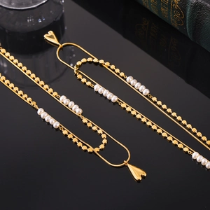 Collier double rang en or avec perles d'eau douce et pendentif cœur minimaliste