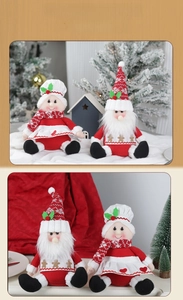 Détail de peluches de Noël avec toques de chef et motifs de pain d'épices pour décor