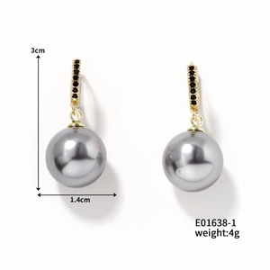Detailed view of grey pearl earrings with gold hooks and dimension labels 3cm height