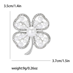 Detailed size chart of the four-leaf clover pearl brooch showing height and weight
