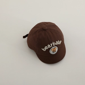Cappellino da baseball per neonati in cotone marrone con ricamo e motivo orso 3D