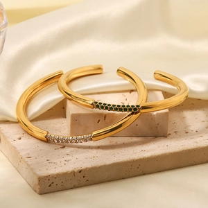 Bracciale rigido aperto in acciaio inossidabile 18K con zirconi verdi e bianchi