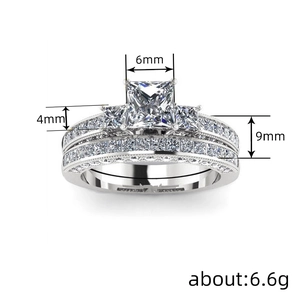 Zilveren ringenset met prinses geslepen diamant en afmetingen weergegeven