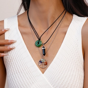 Ensemble de colliers superposés style ethnique avec pendentif résine et arbre de vie
