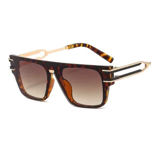Fashion oversized tortoiseshell sunglasses with brown gradient lenses and gold metal temples