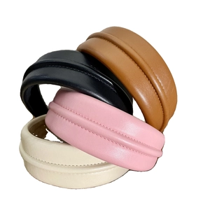 Serre-têtes rembourrés en cuir PU en quatre couleurs avec coutures et texture élégantes