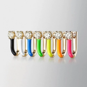 Orecchini a U in sette colori con placcatura in oro e accenti di zirconi cubici
